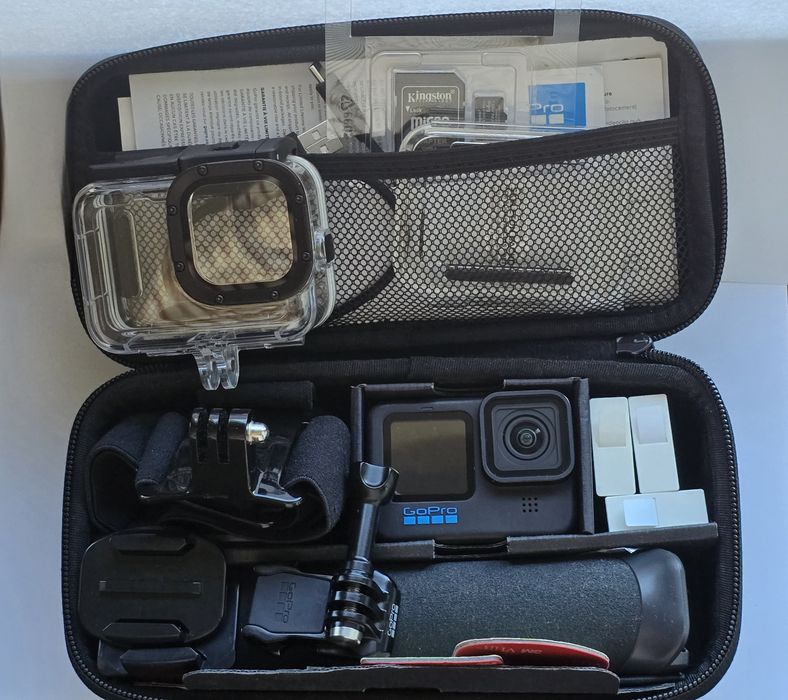 Vand GoPro Hero11 Black cu multe accesorii impecabil(NU DJI, Insta360)