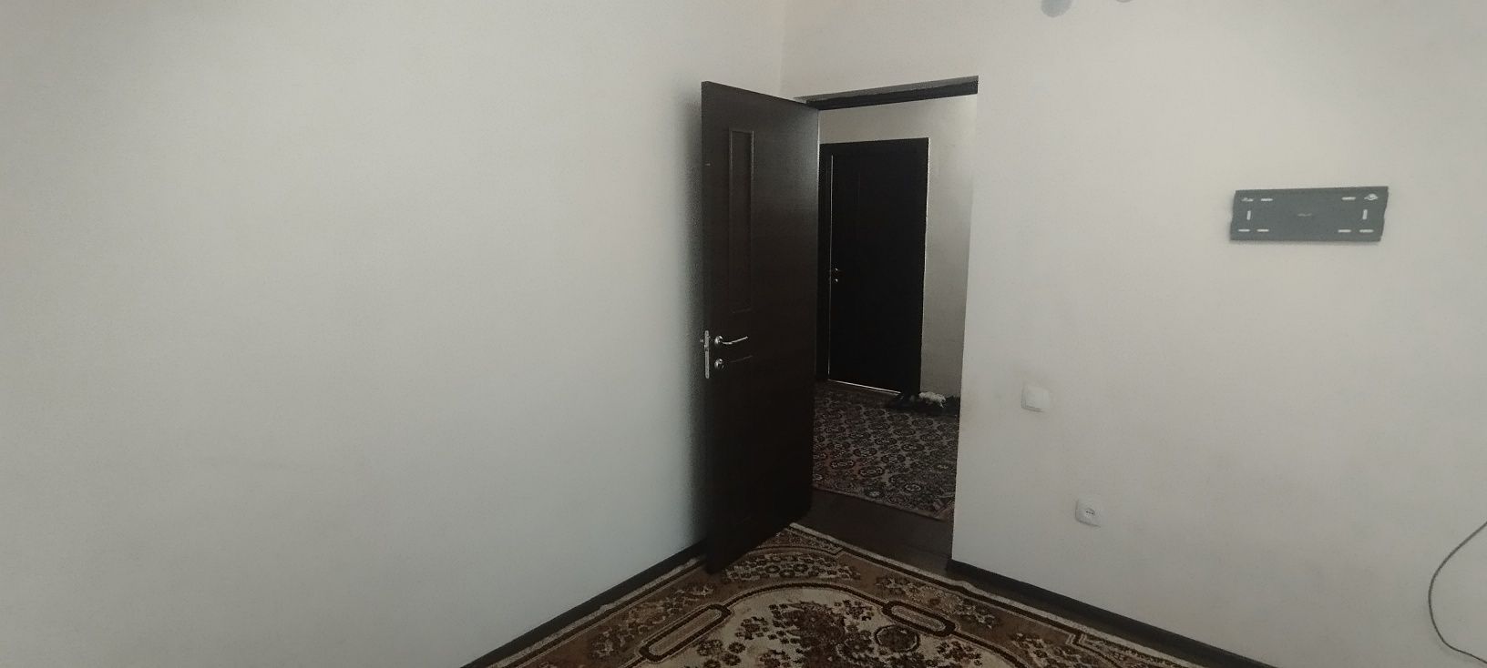 3 хонали квартира сотилади.