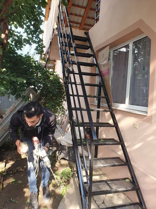 Scara metalica de exterior