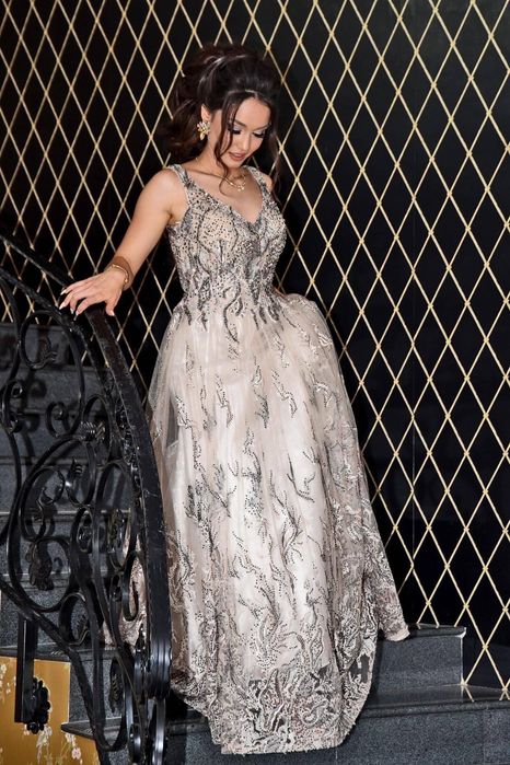 Официална рокля, подходяща за предстоящите абитуриентски балове