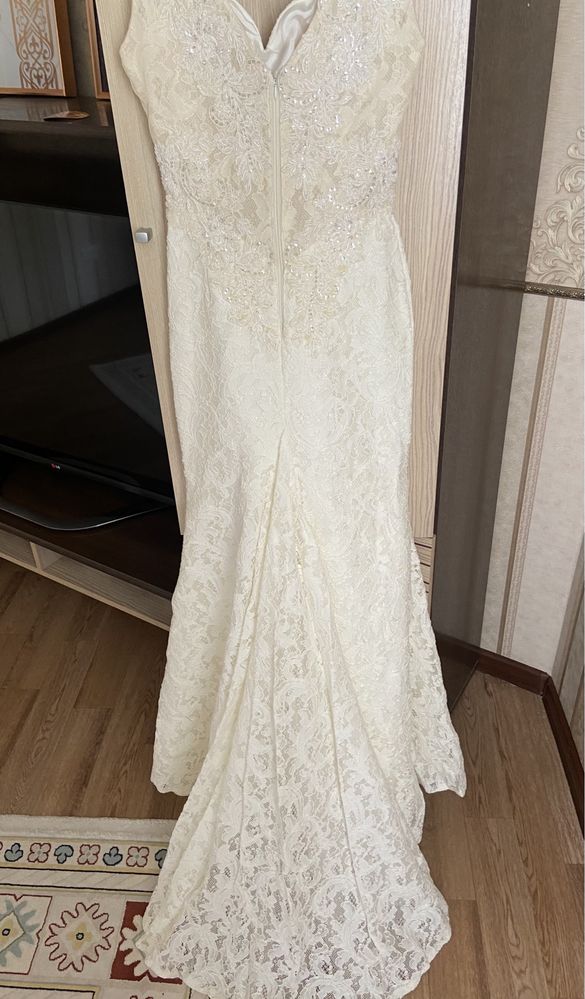 Продам свадебное платье со шлейфом