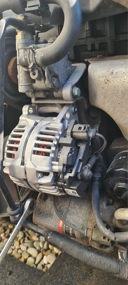 Alternator vw Golf 5 passat B6 tiguan  1.9 2.0 diesel