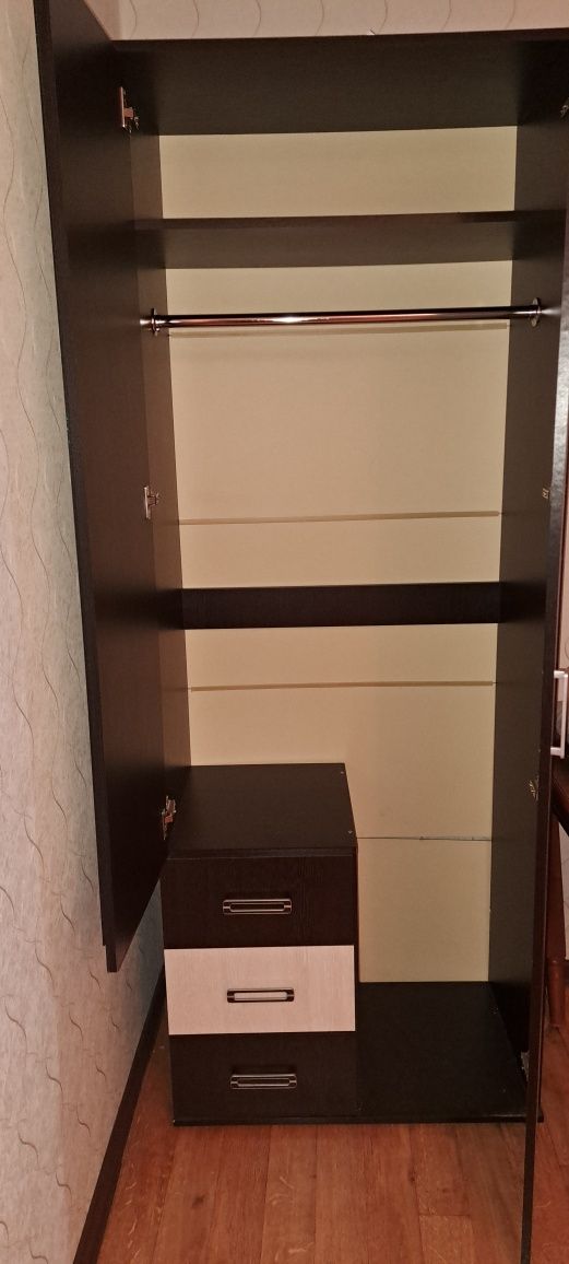 Продам Бельевой шкаф