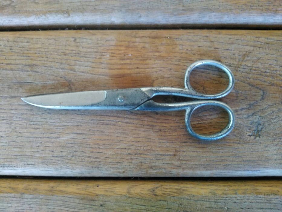 Продавам антикварна Шивашка ножица Солинген Малка