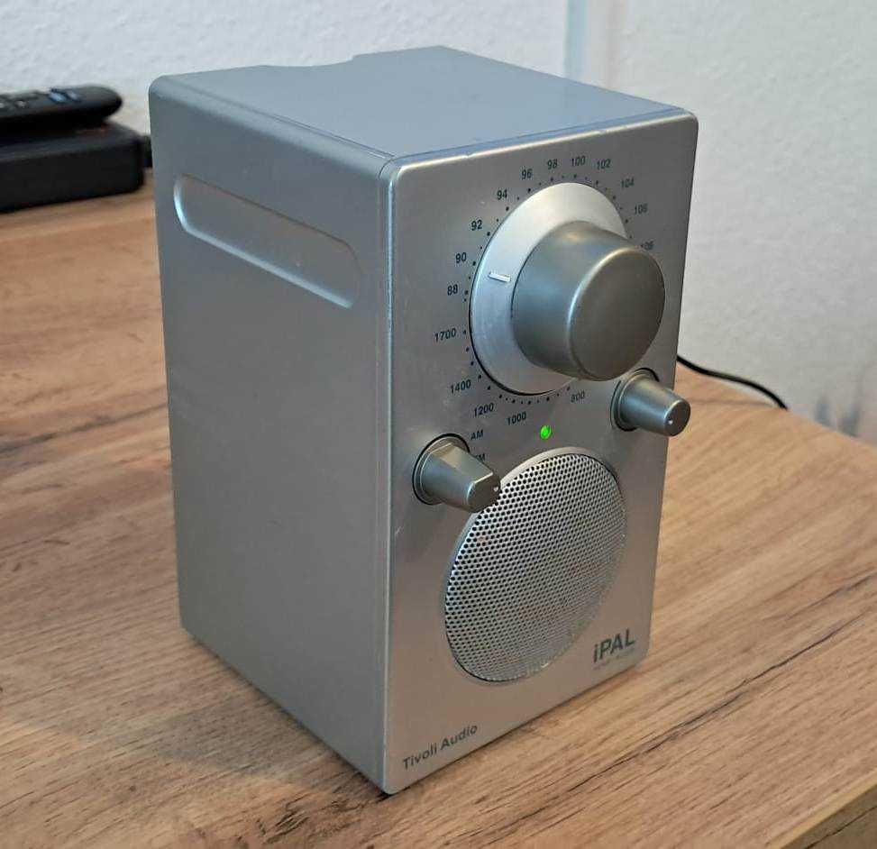 Radio Tivoli Audio iPAL Henry Kloss