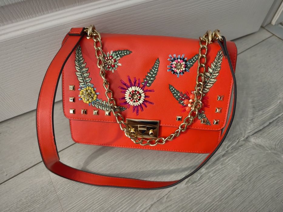 Primark чанта с мъниста и бродерия