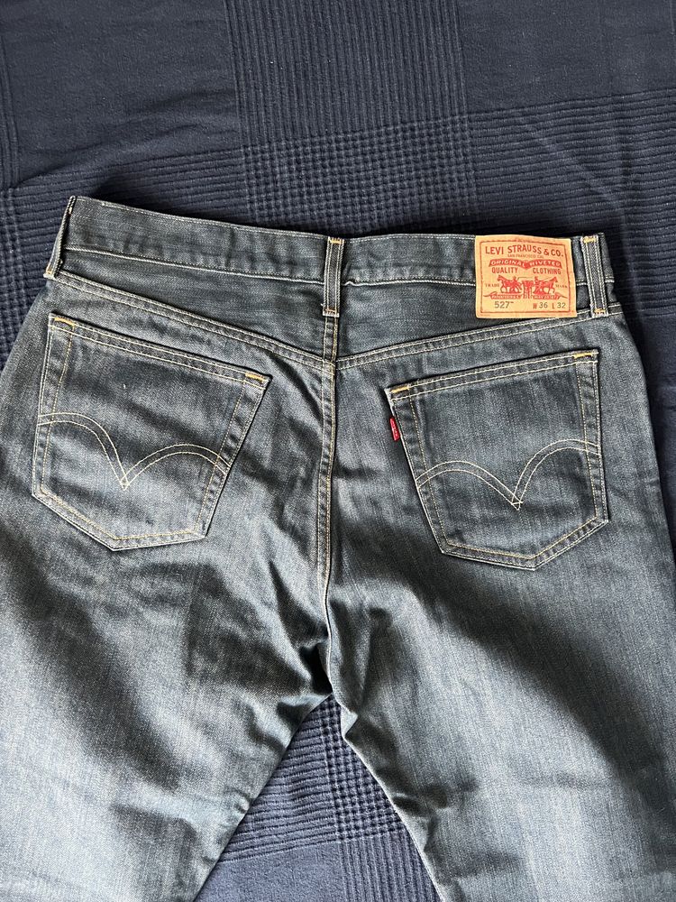 Blugi Levi’s Strauss