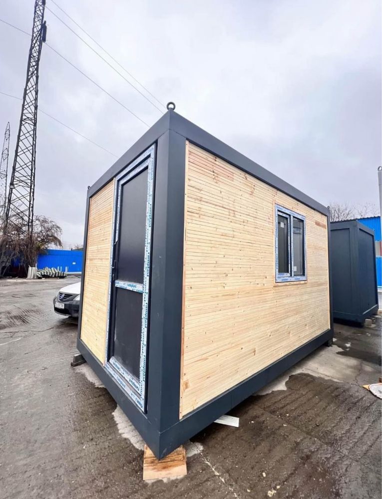 Container modular cu lambriu de lemn exterior