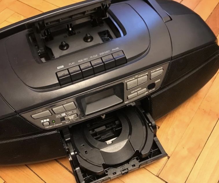 CD-RX-DS17, original Panasonic, cu radio si casetofon, stare buna.