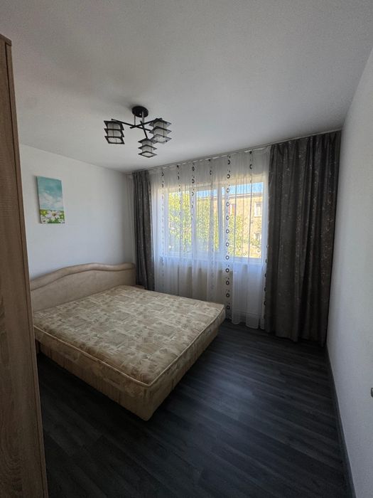 Vând apartament 3 camere