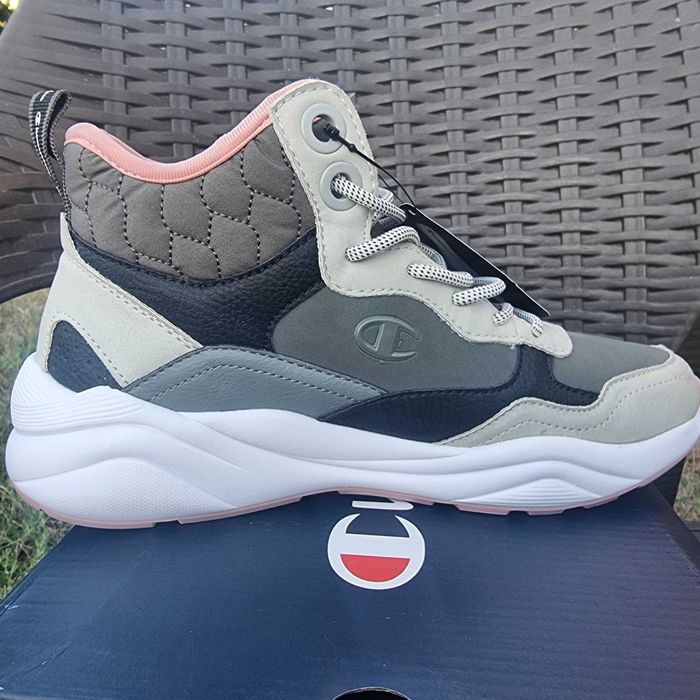 Нови маратонки Champions