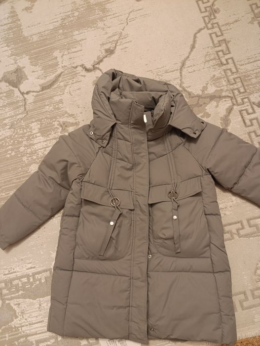 Продам куртку женскую.