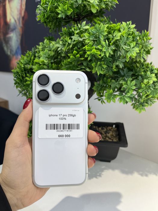 iPhone 17 pro в идеальном состоянии
