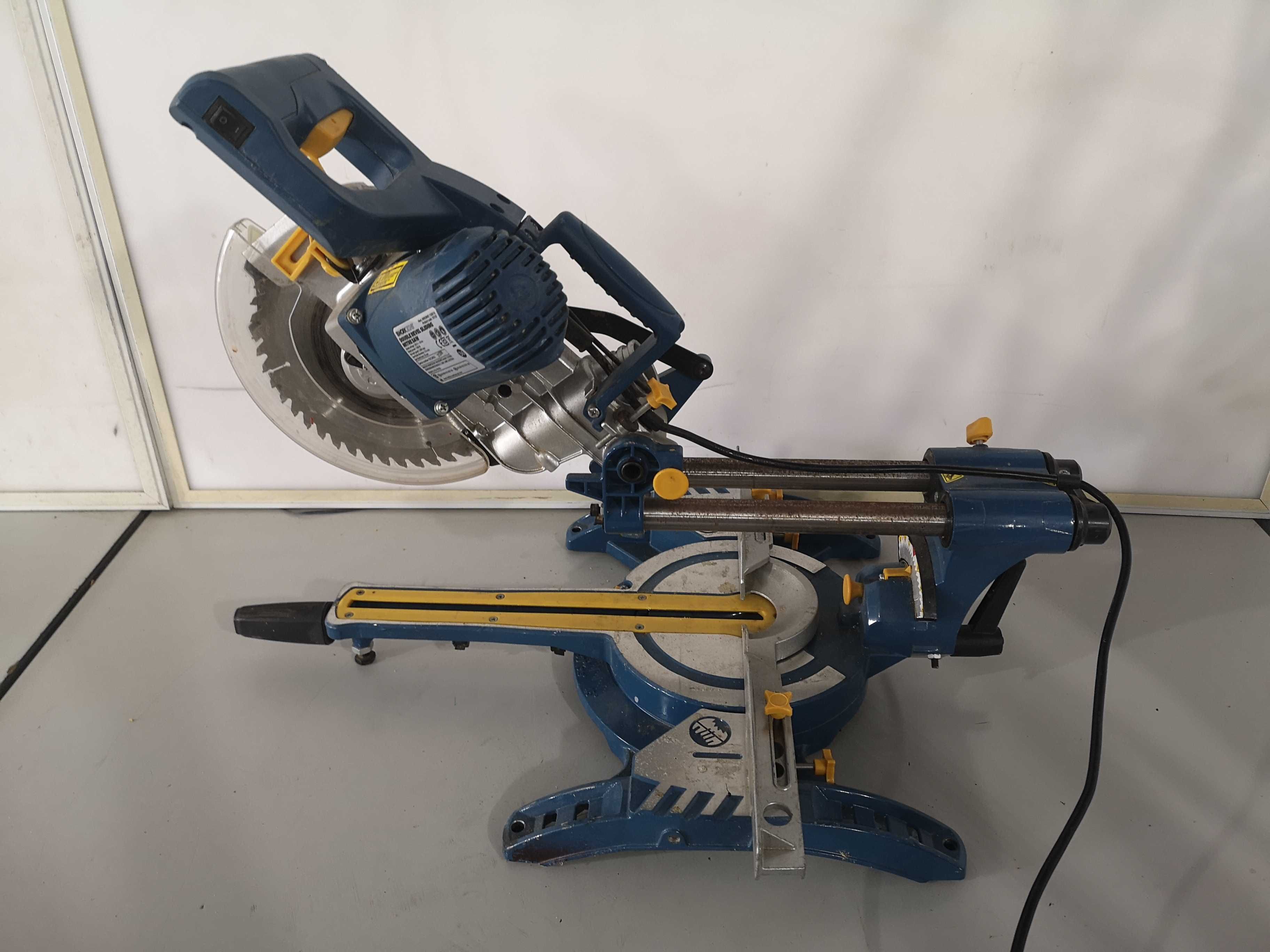 Циркуляр пендула - WorkZone 1500W / 210mm