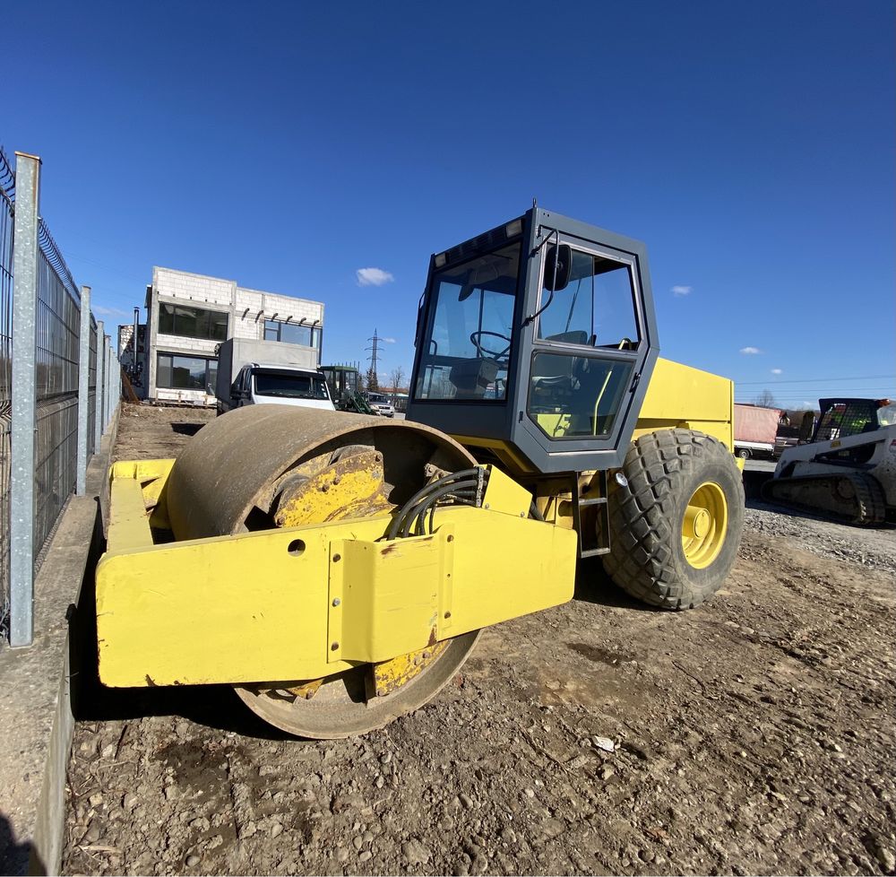 Inchiriez cilindru compactor 15 t
