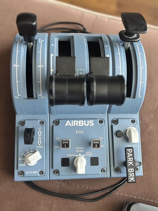 Контролер Thrustmaster