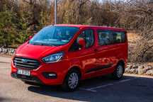 Inchiriez microbuz 8+1 locuri in regim rent a car