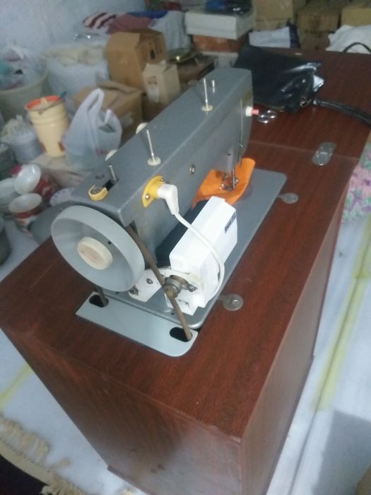 Машина швейная бытовая класса 142 М