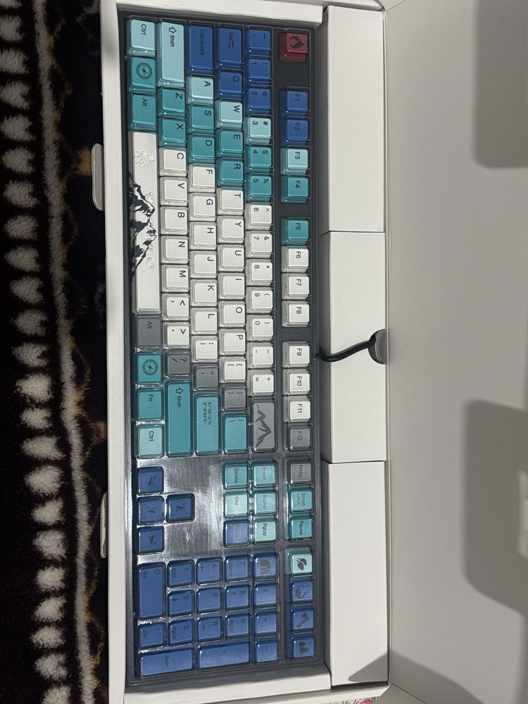 Продам игровую клавиатуру Varmilo