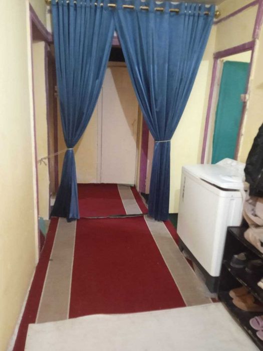 Дом сотилади Катта Курган шахарда 3-хона бешинчи етаж.улитца Амур Темр