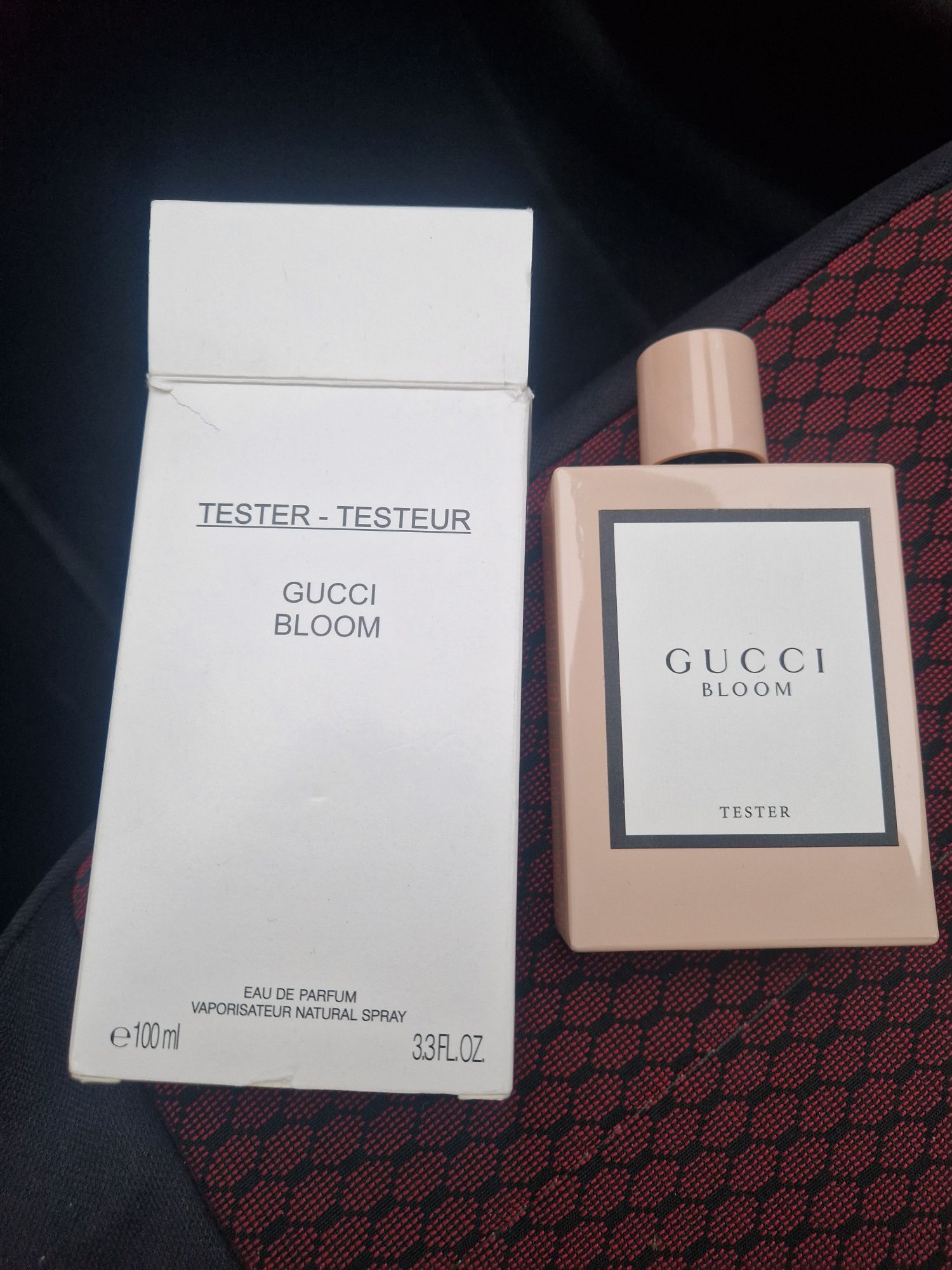 Vând apa de parfum Gucci Bloom 100 ml