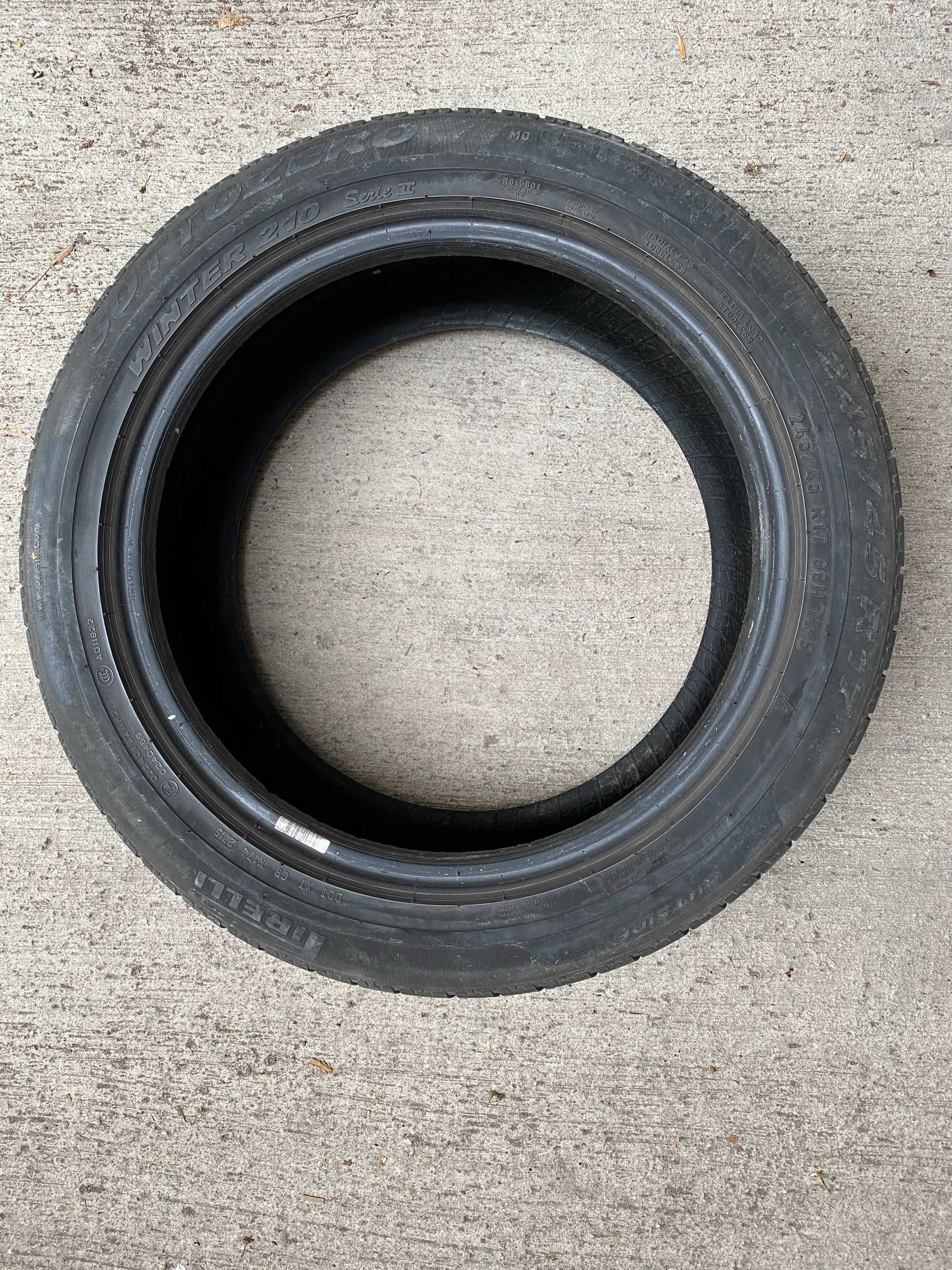 Продавам 1бр. зимна гума Pirelli 245/45/17