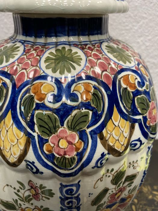 Голямахоландска ваза с капак на Delft