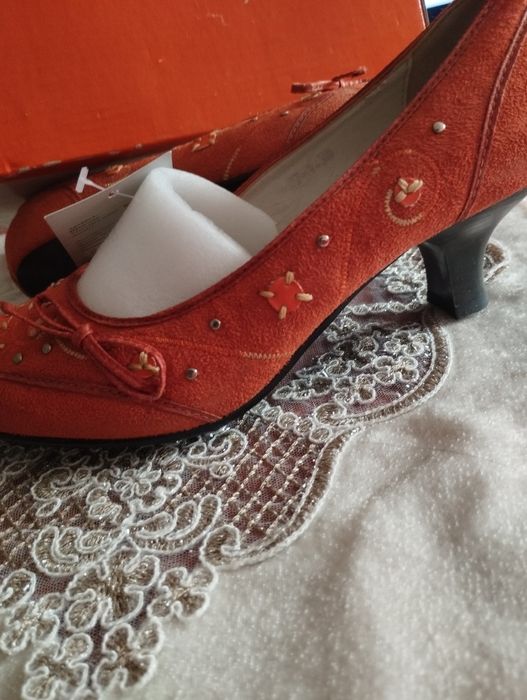 Дамски обувки N 37 нови