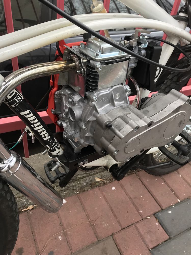 Bicicleta cu motor 49 cc 4 timpi