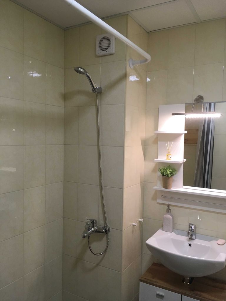Дава се под наем Двустаен апартамент в Русе, Център - 69 кв.м за 346.8 € - Снимка #8