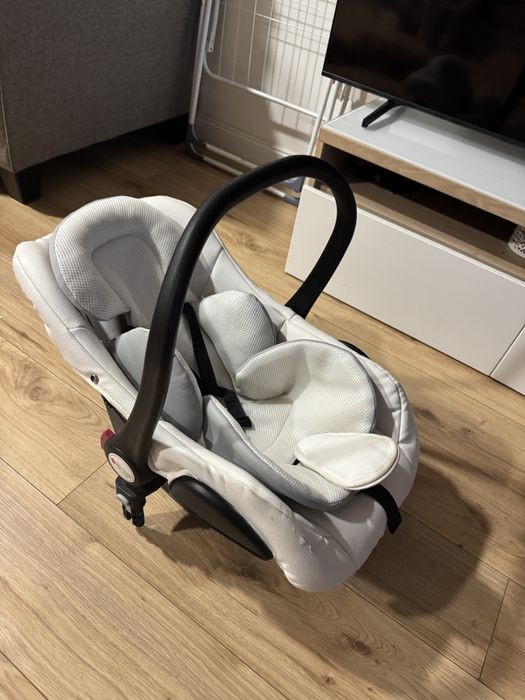 Vand Scoica pentru masina si carucior