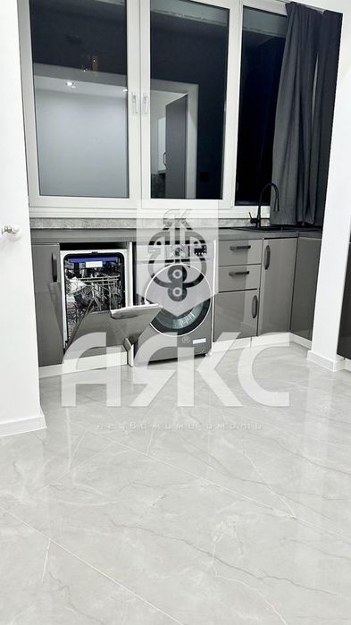 Продаваме двустаен апартамент в кв. Надежда 4