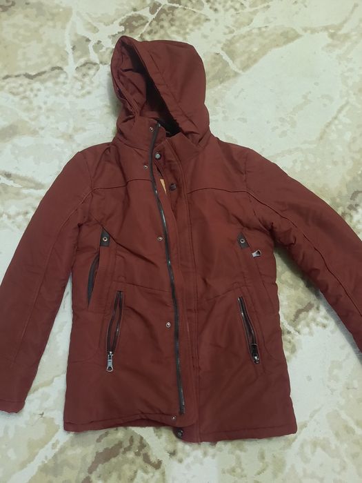 Продам зимние куртки на 13-14 лет