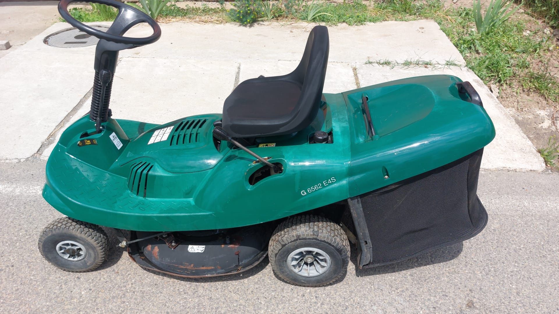 Tractoras de tuns iarba
