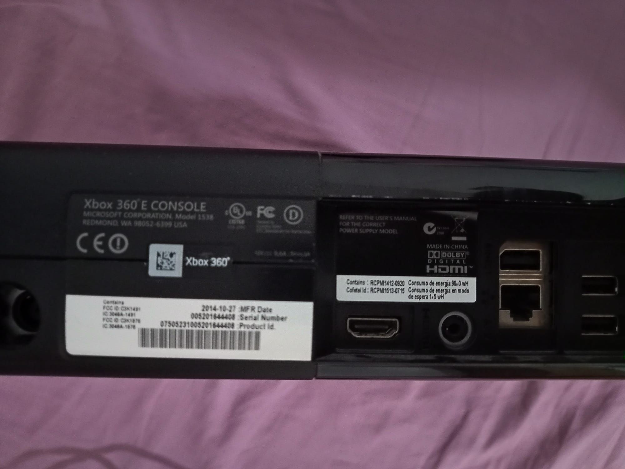 Vând Xbox 360 cu 1 controller