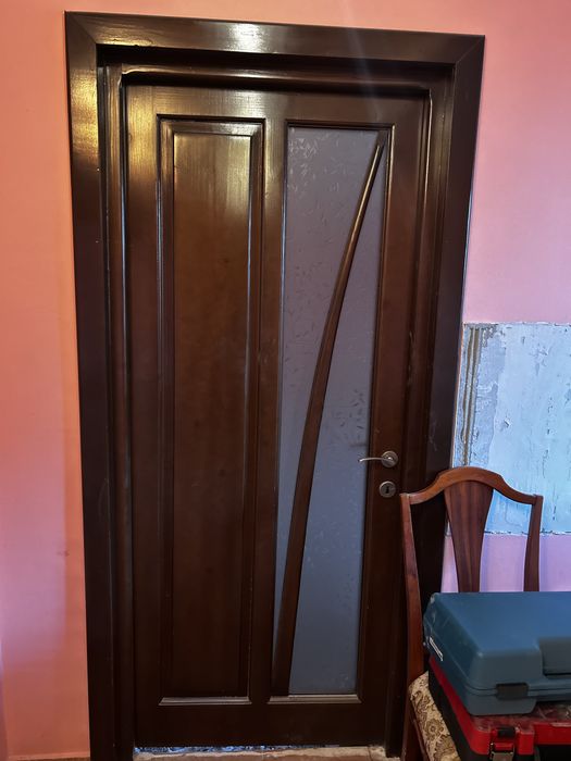 Usi din lemn masiv
