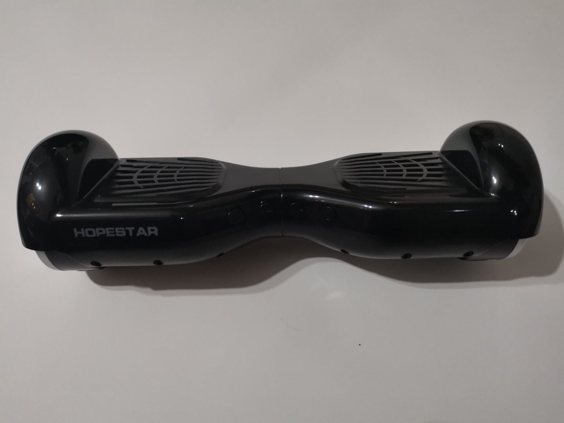 Boxa portabila Bluetooth cu functie handsfree, in forma de hoverboard