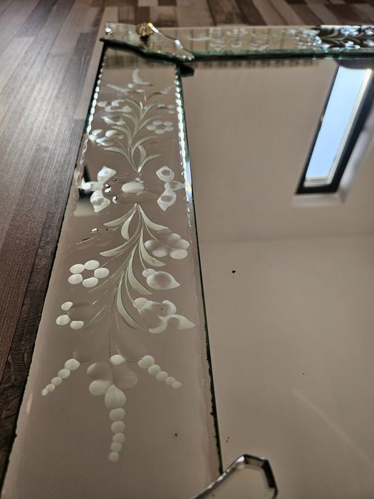 Oglina deosebita din anii '80