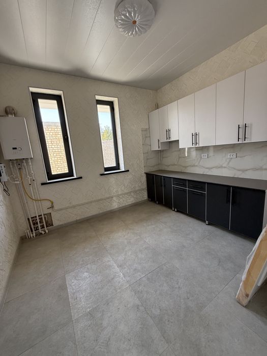 Srochno uchastok sotiladi 1 sotix 2 etaj 4 xona