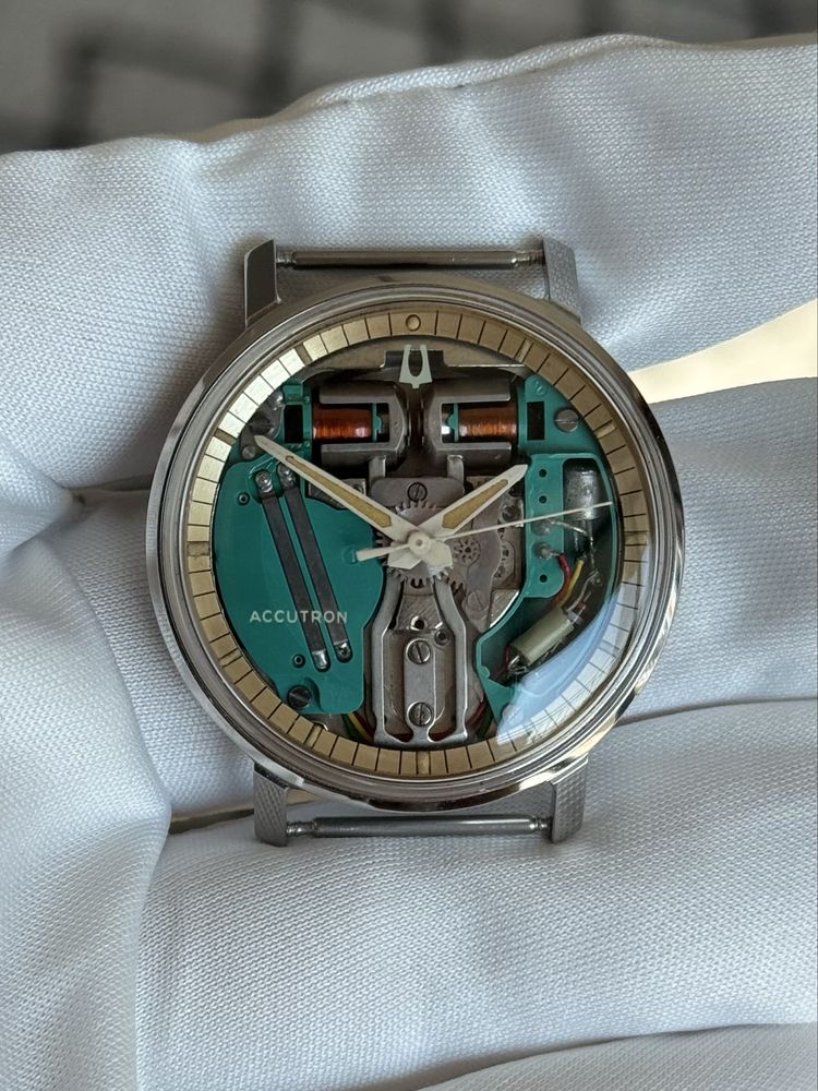 Часовник BULOVA ACCUTRON 214 SPACEVIEW 1964 M4 Камертон