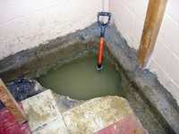 Избавляемся от грунтовых вод в подвале. служба спасения бетона..