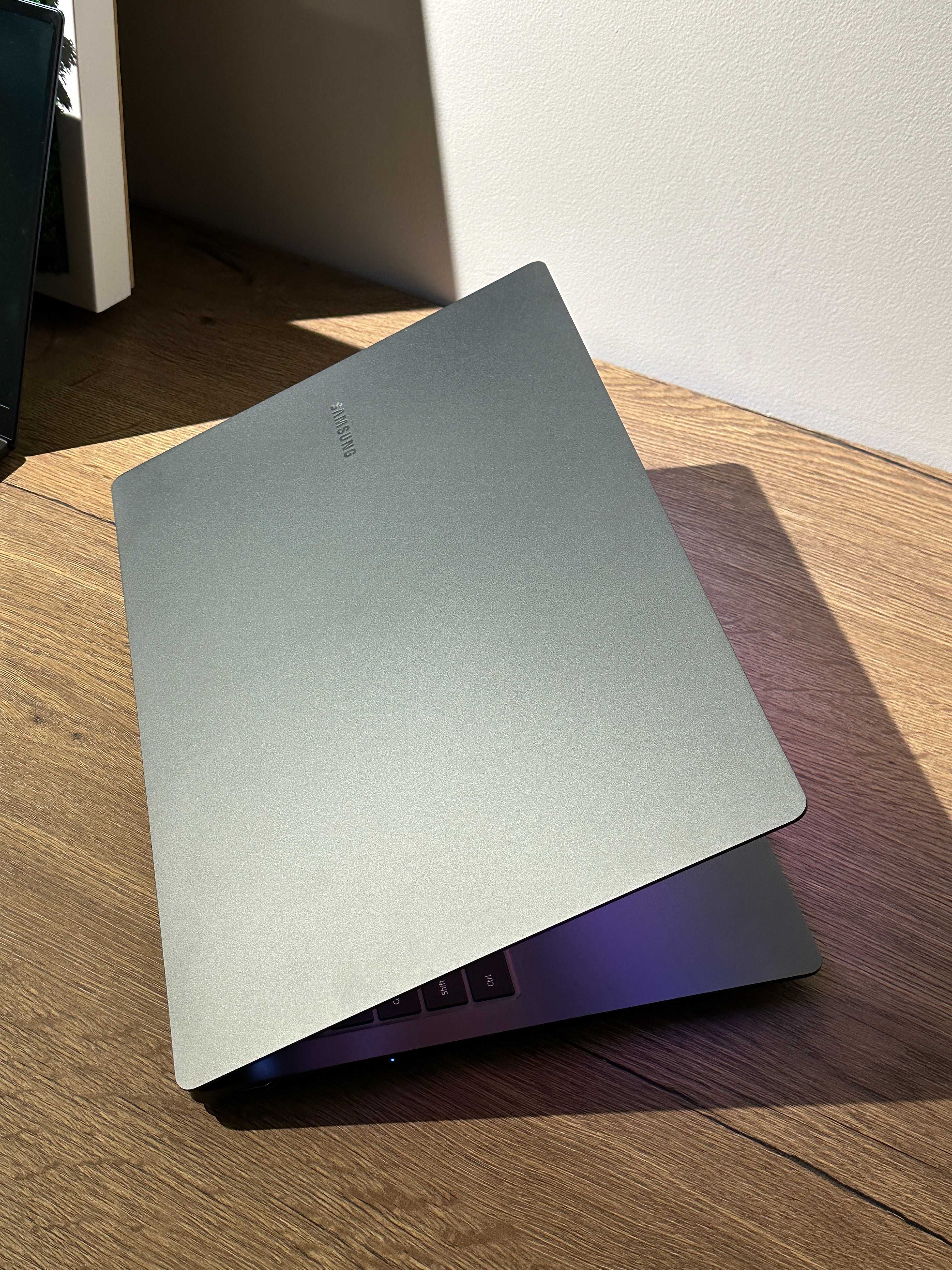 Samsung Galaxy Book4 Ultra 16 OLED Ultra 9 185H 32GB RTX 4070 8GB 1TB