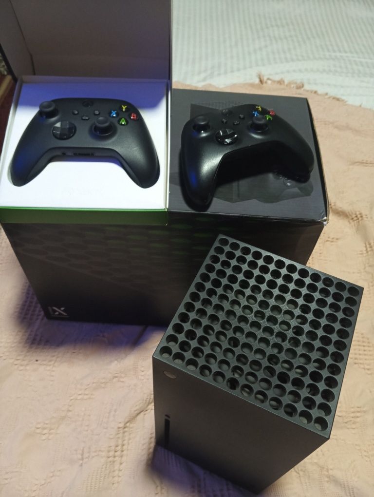 Xbox series X sotiladi 2 ta pulti blan