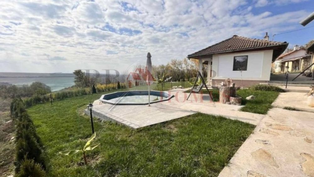 Продажба Къща гр. Горна Оряховица - с. Стрелец 150m²