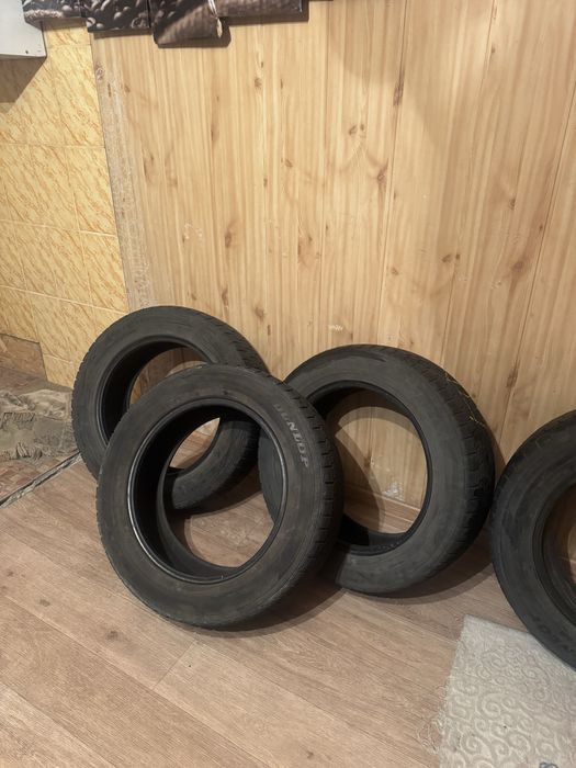 Продам Шины 215 60 R17