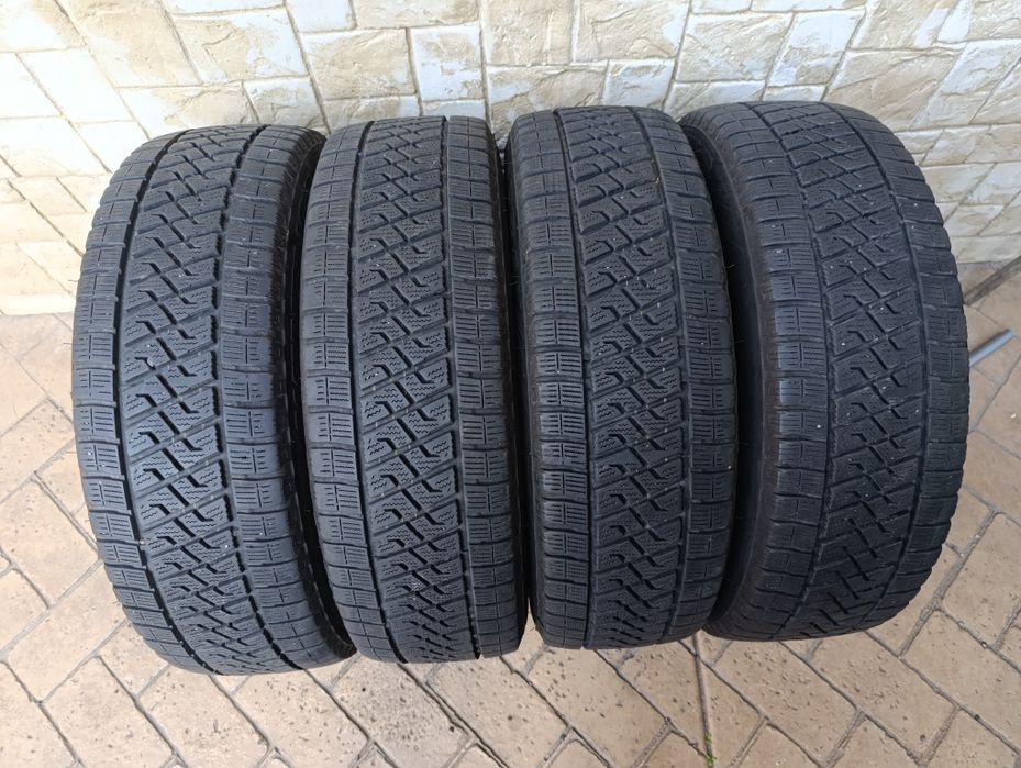 Зимни гуми LASSA 205/65/16 C dot 3723