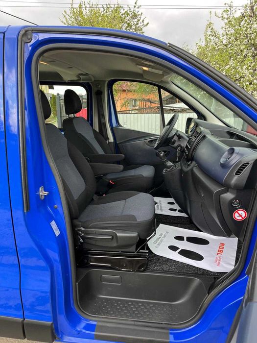 Vand opel vivaro cu 6 locuri si duba an 2015 euro 5maxim de lung