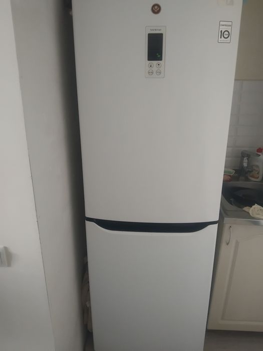 Халодильник LG белый цвет