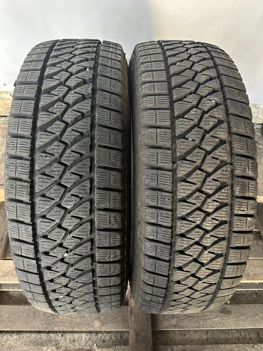 215/70/15c за бус Bridgestone 2бр дот23
