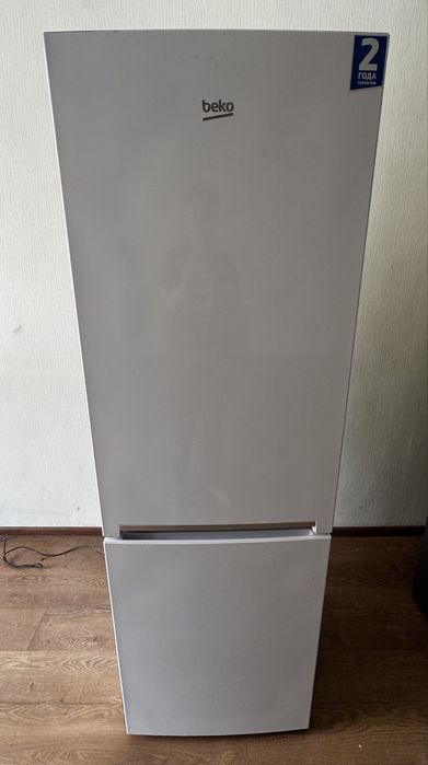 Срочно ! Продается холодильник Beko 339л/186см